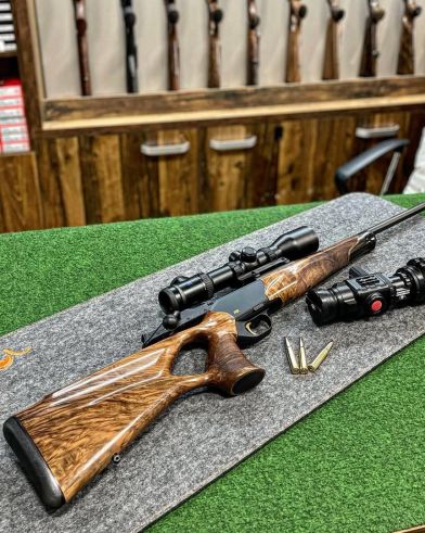 👉🏻 Ďalší spokojný zákazník si od nás odnáša opakovaciu guľovnicu BLASER R8 Success v drevenom prevedení, v kalibri 8x5...